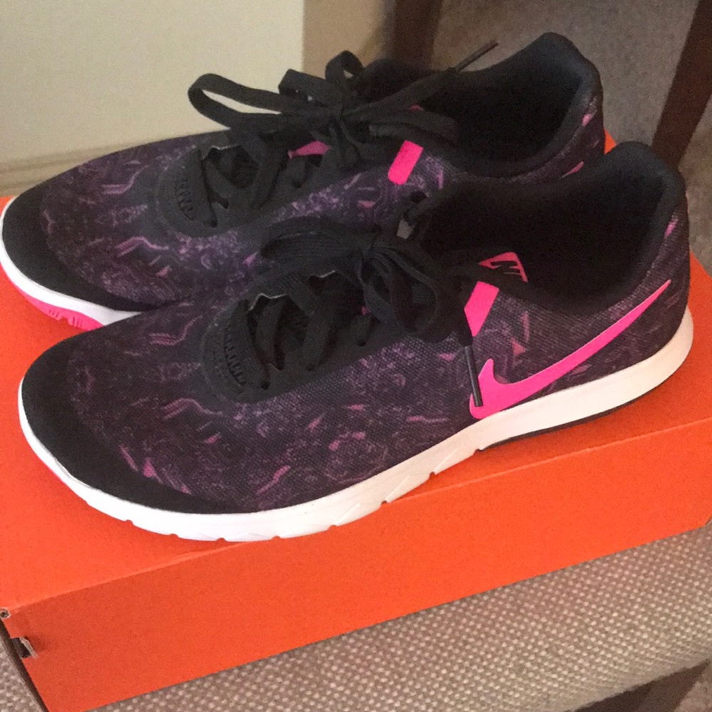 Nike tennis shoes